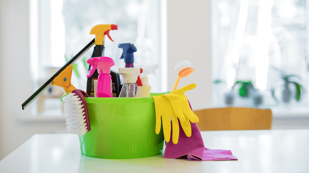 Home cleaning tips and deep cleaning house before selling guide