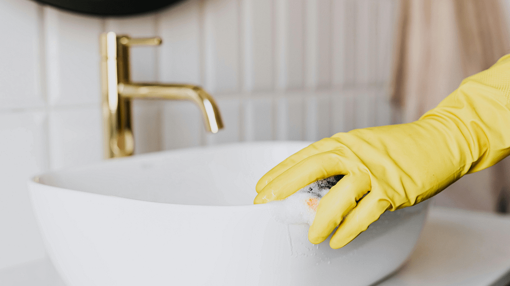 How to deep clean your home, deep cleaning, deep cleaning house, tips for deep cleaning house, how to deep clean your home or investment property yourself