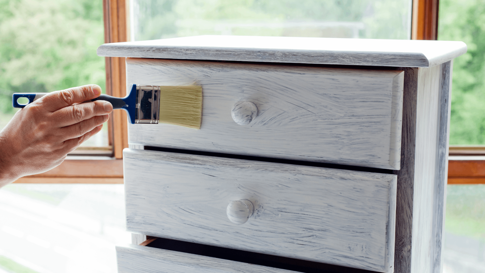 how to prepare your home for sale, buyer psychology, home staging to sell, what buyers look for in a home, preparing your home for sale, preparing a house for sale, making a home feel larger, light and bright homes for buyers, home presentation for buyers, decluttering before selling a home