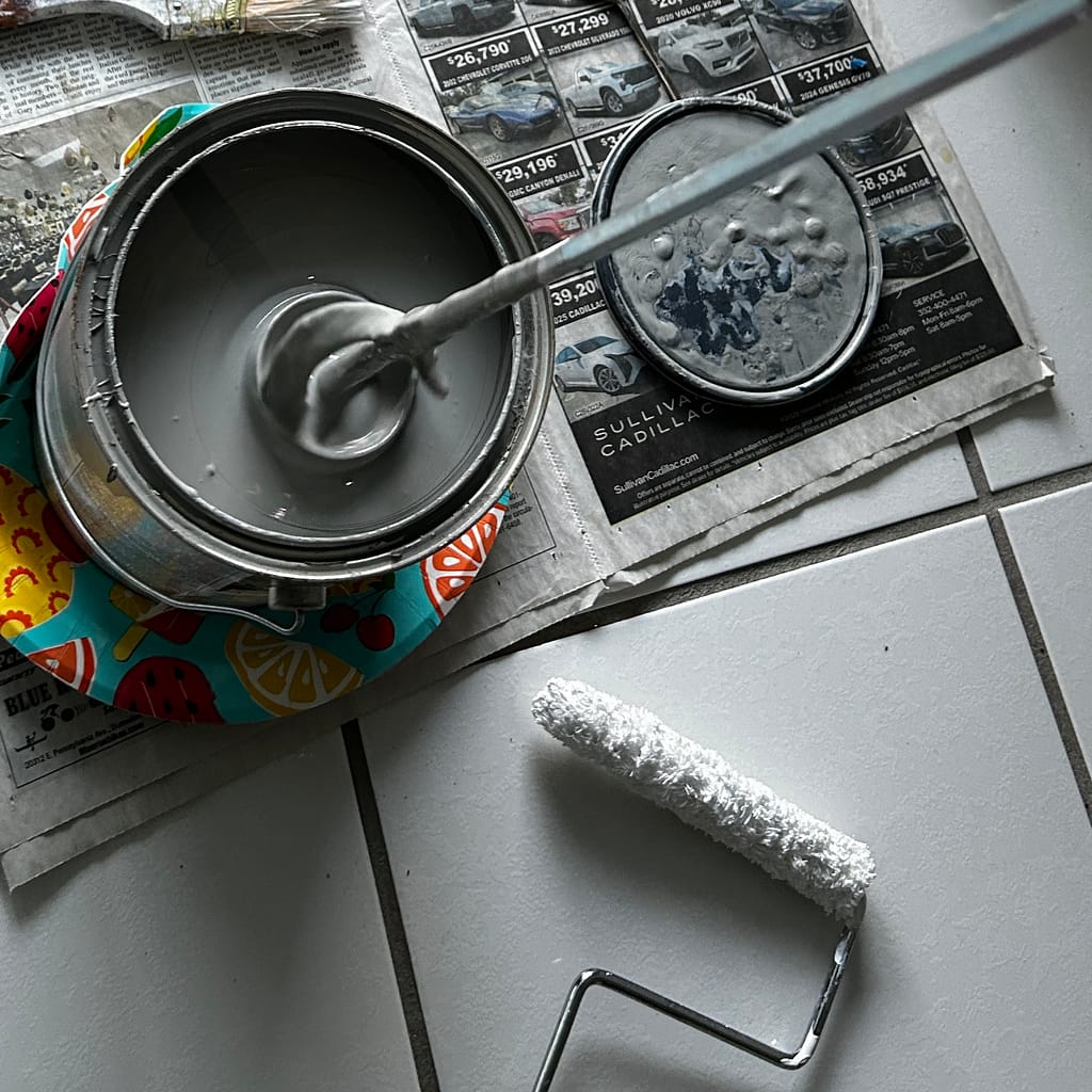 how to mix paint before painting a room with roller and tools