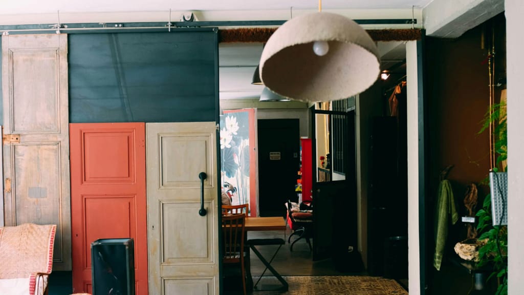 interior design showing contrast of materials and textures in spatial design