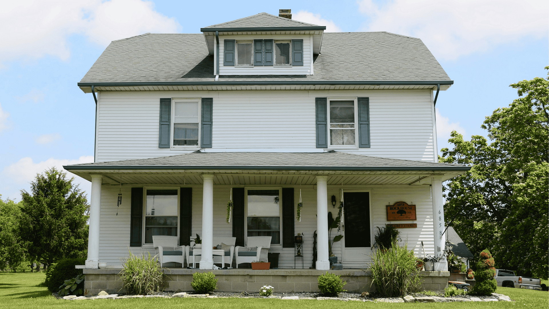 how to prepare your home for sale, buyer psychology, home staging to sell, what buyers look for in a home, preparing your home for sale, preparing a house for sale, making a home feel larger, light and bright homes for buyers, home presentation for buyers, decluttering before selling a home